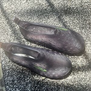 Speedo water shoes size 11/12